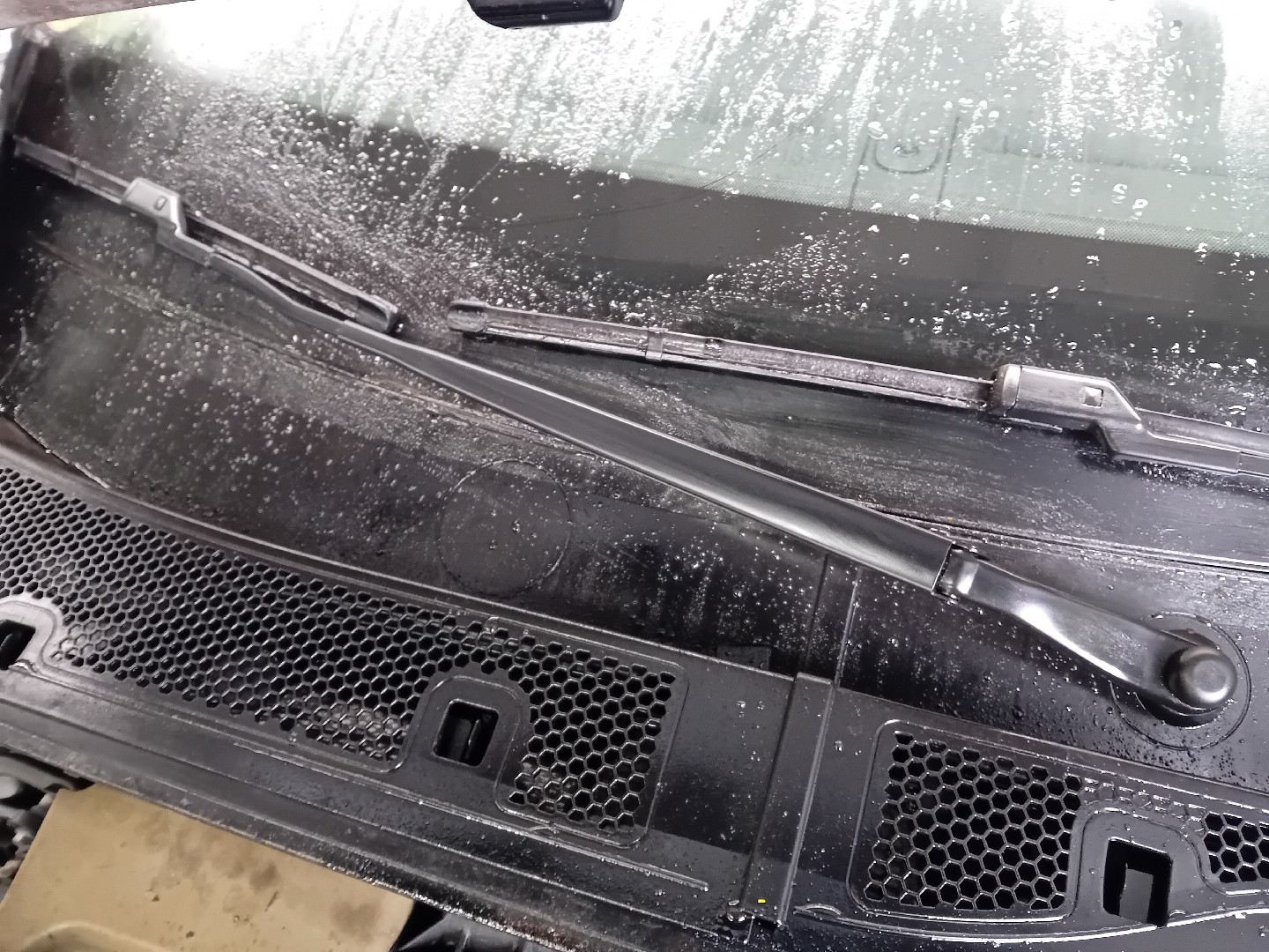 Windscreen wiper arm Left front