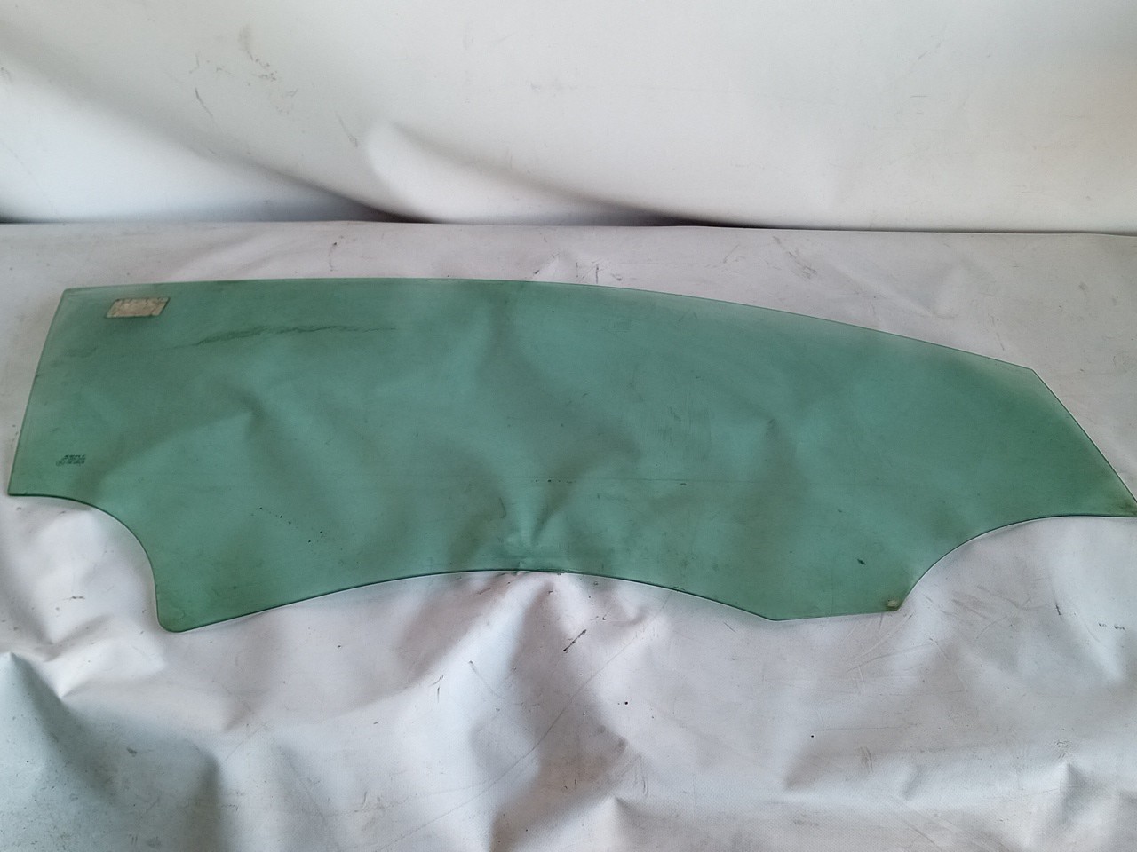 Right front door glass