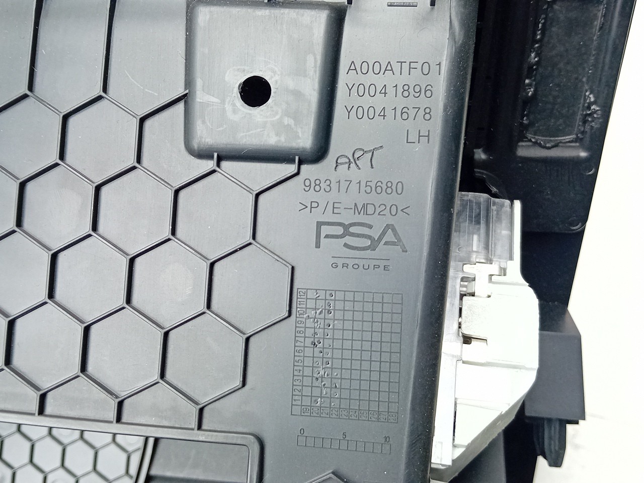 Glove Box / Compartment CITROËN C4 III Imagem-3
