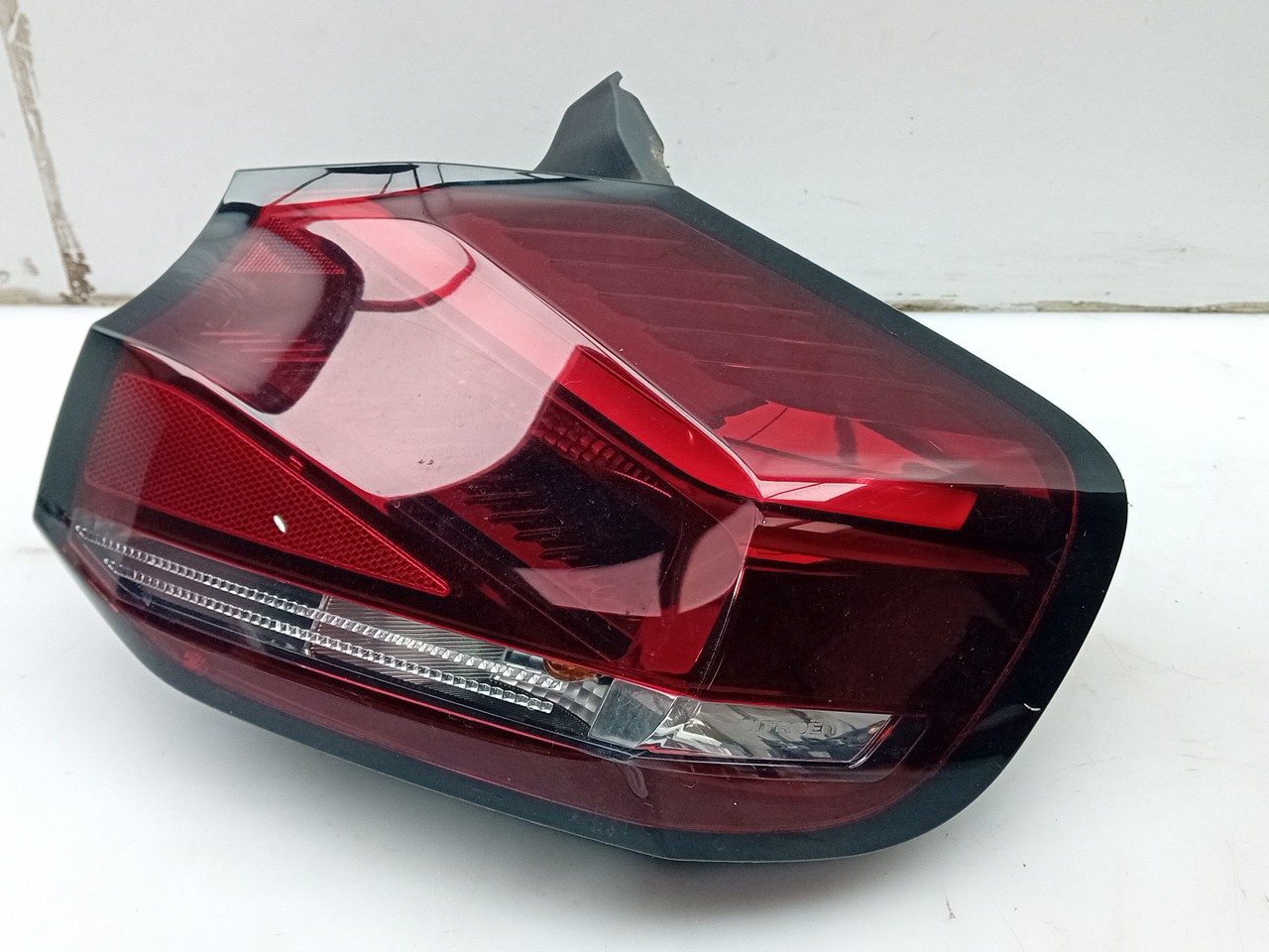Right Tail light CITROËN C4 III Imagem-1