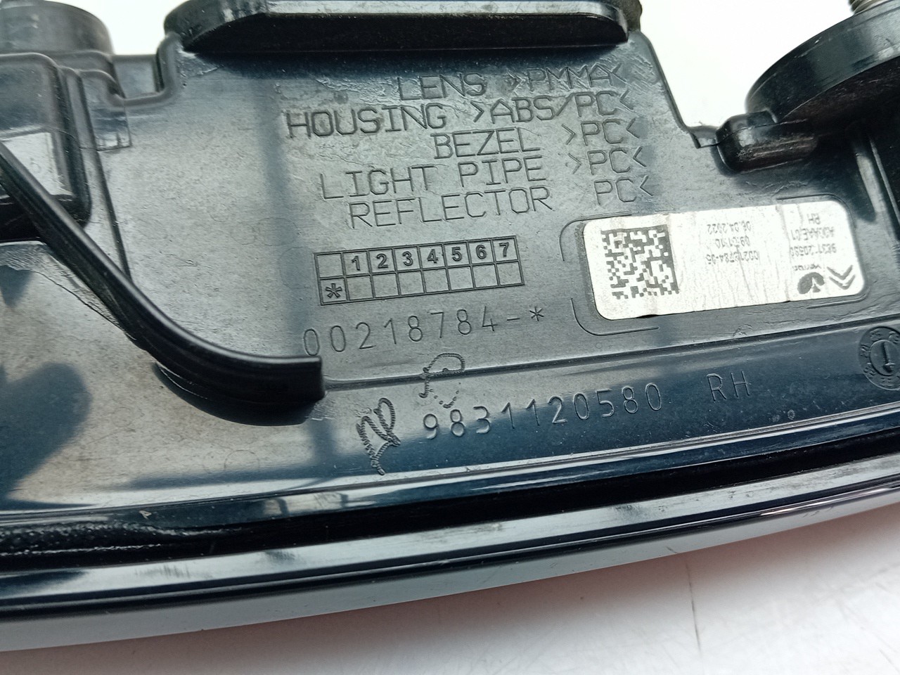 Right Tailgate light CITROËN C4 III Imagem-4