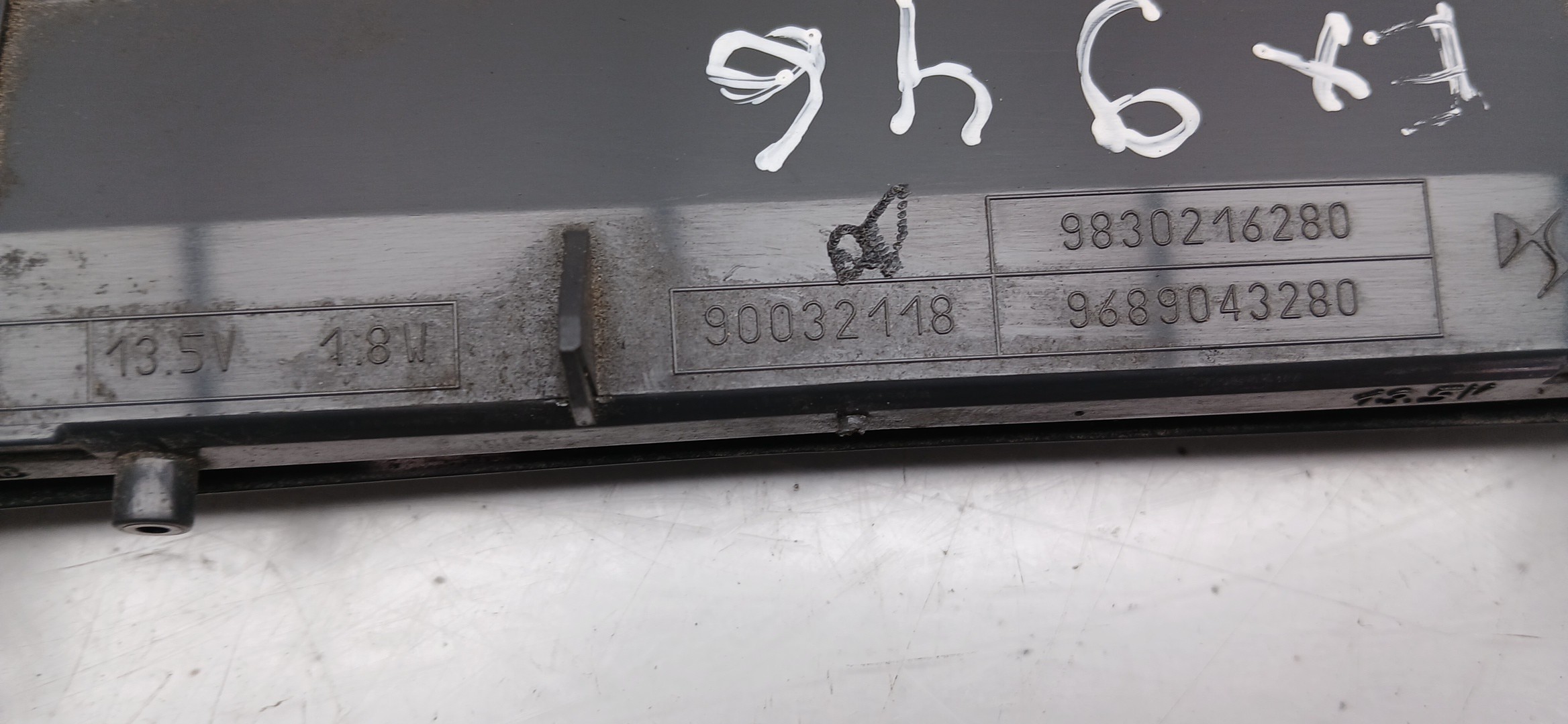 Additional stop light / 3rd stop light PEUGEOT 208 II Imagem-4