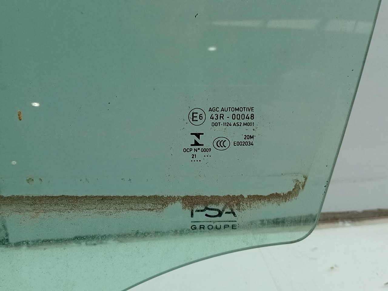 Vidro porta frente esquerda PEUGEOT 208 II Imagem-1