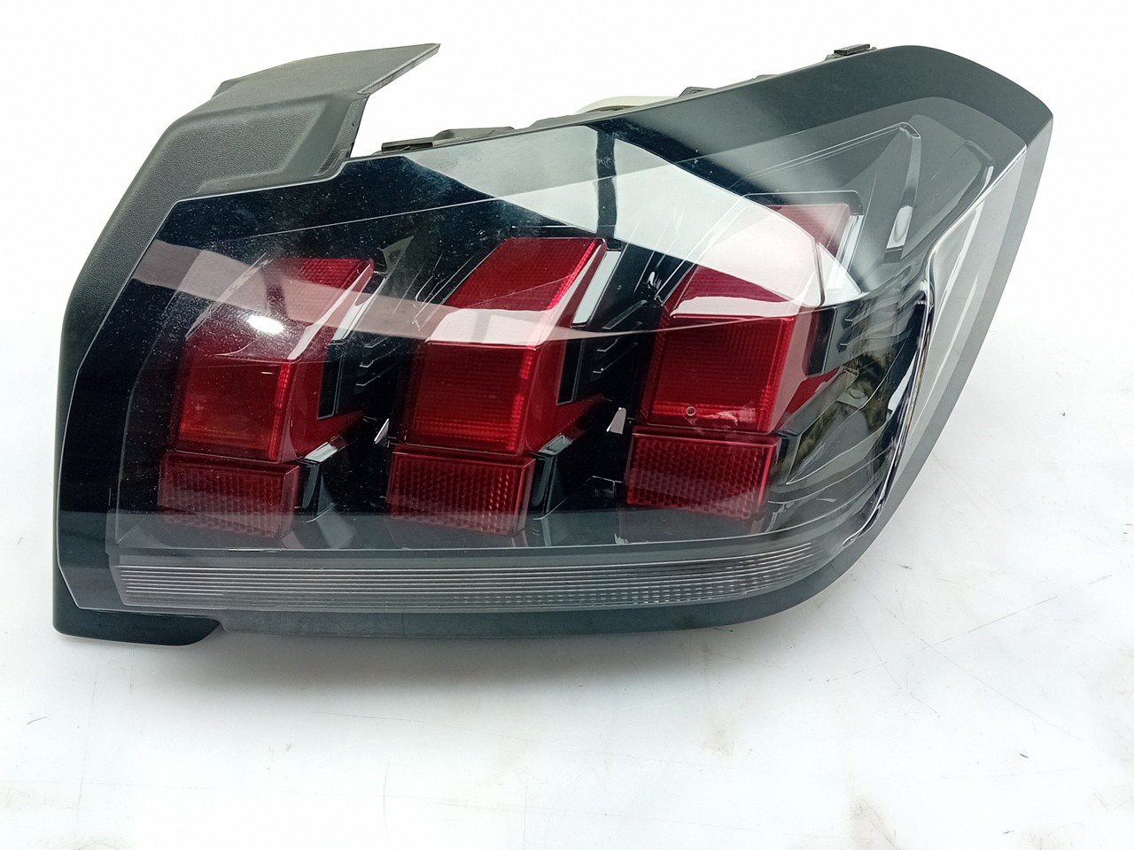 Right Tail light PEUGEOT 208 II Imagem-1