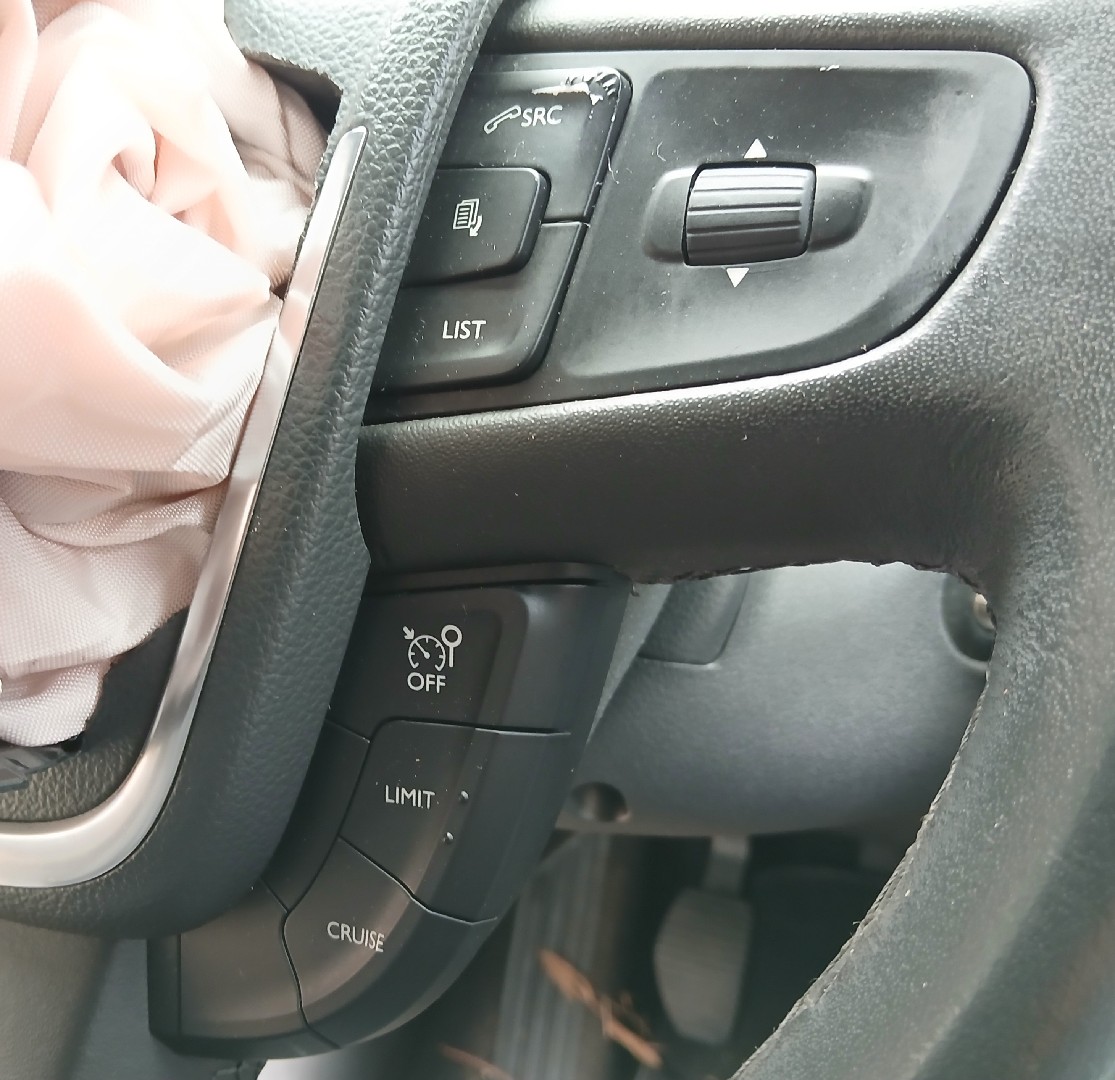 Steering wheel PEUGEOT 508 SW Imagem-1