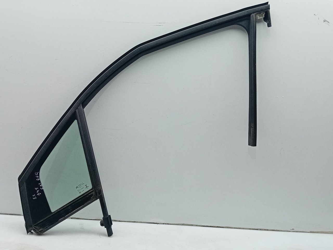 Left front triangle window