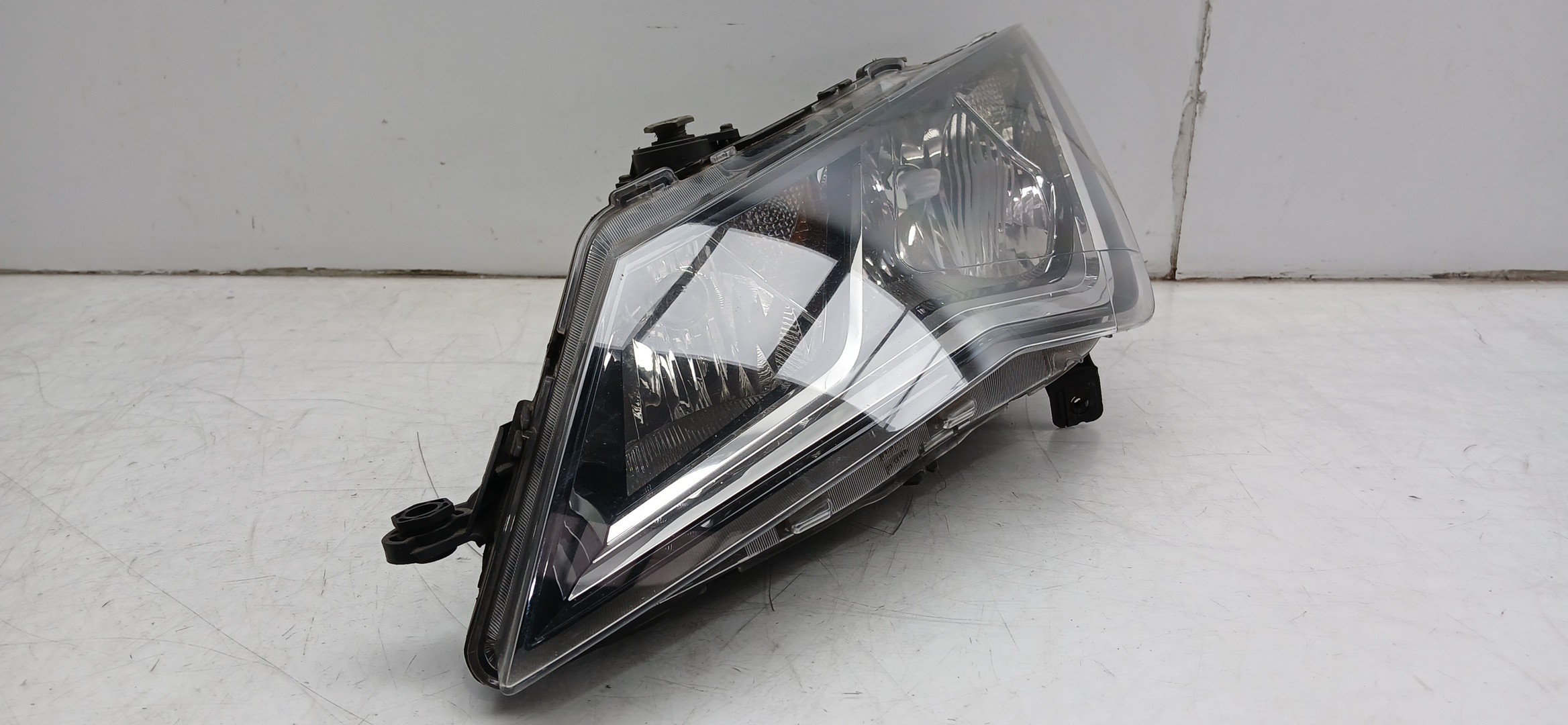 Ótica / farol esquerda SEAT Leon ST (5F8) Imagem-1