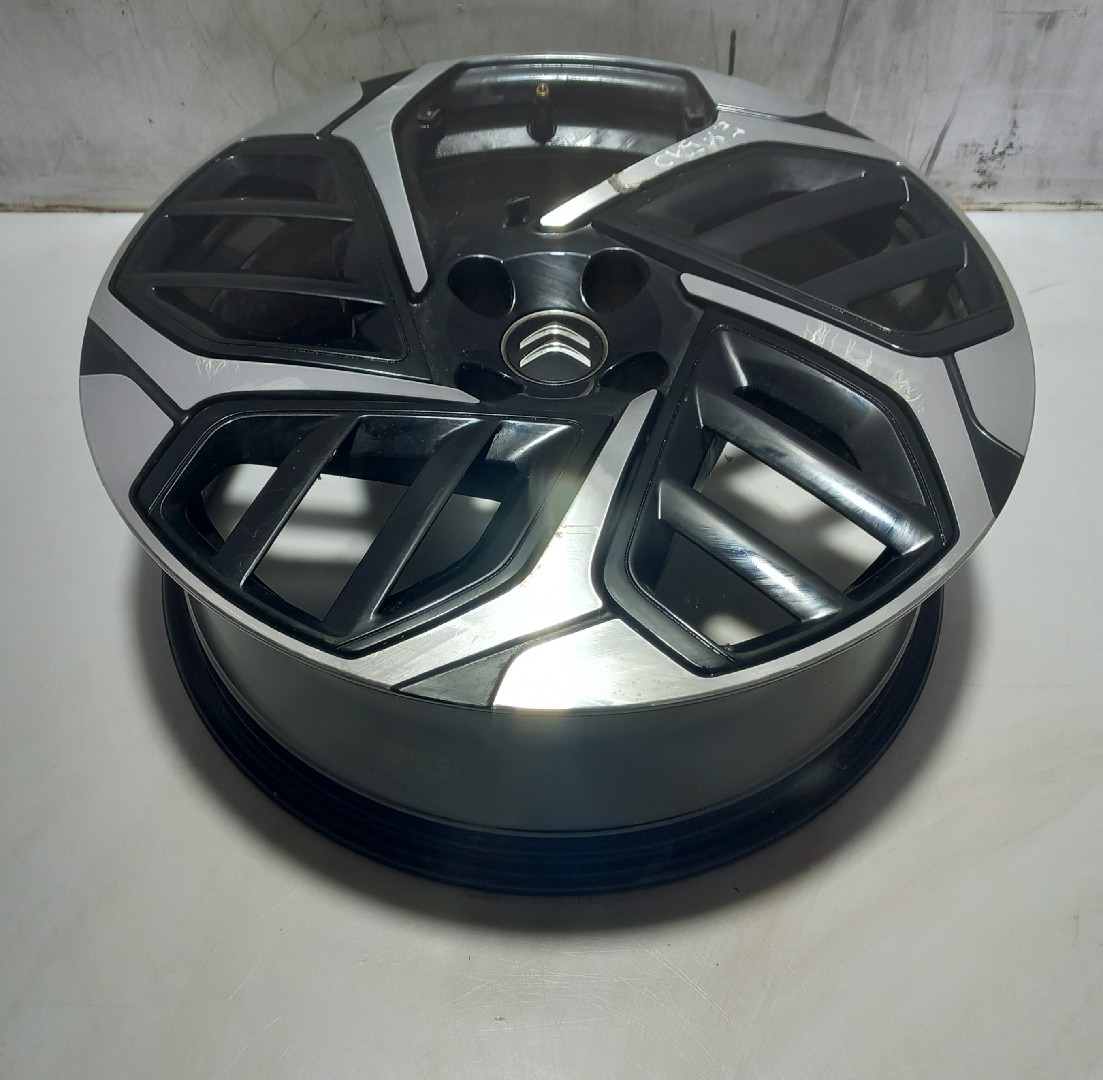 Left front Rim CITROËN C4 III Imagem-1