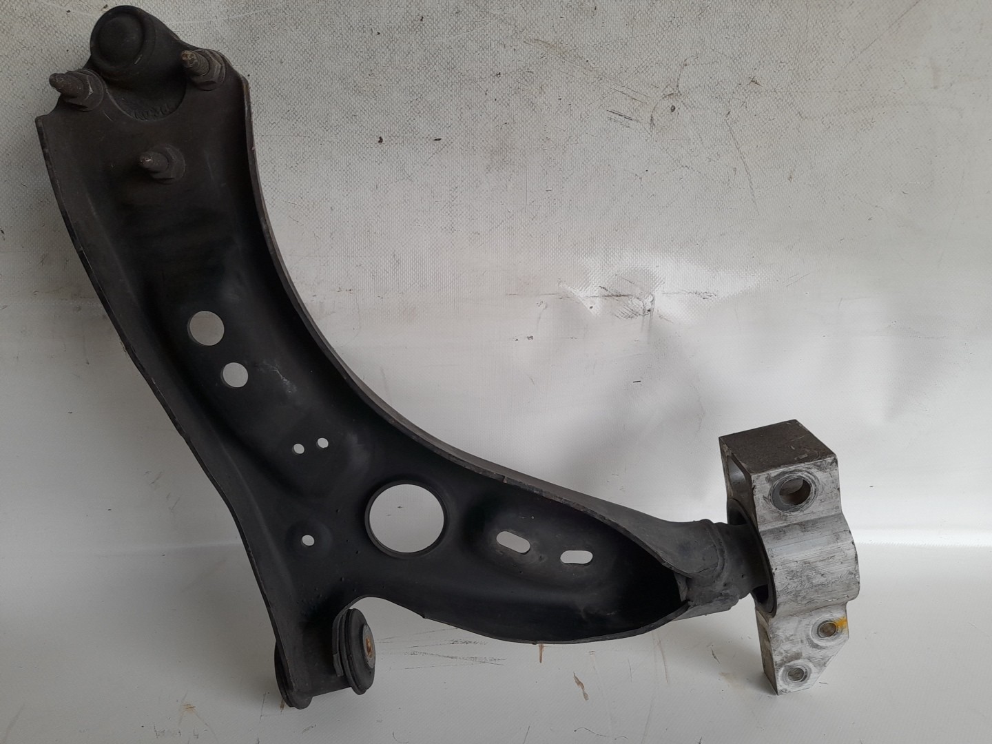 Left front suspension arm SKODA Octavia II Hatchback (1Z3) Imagem-1