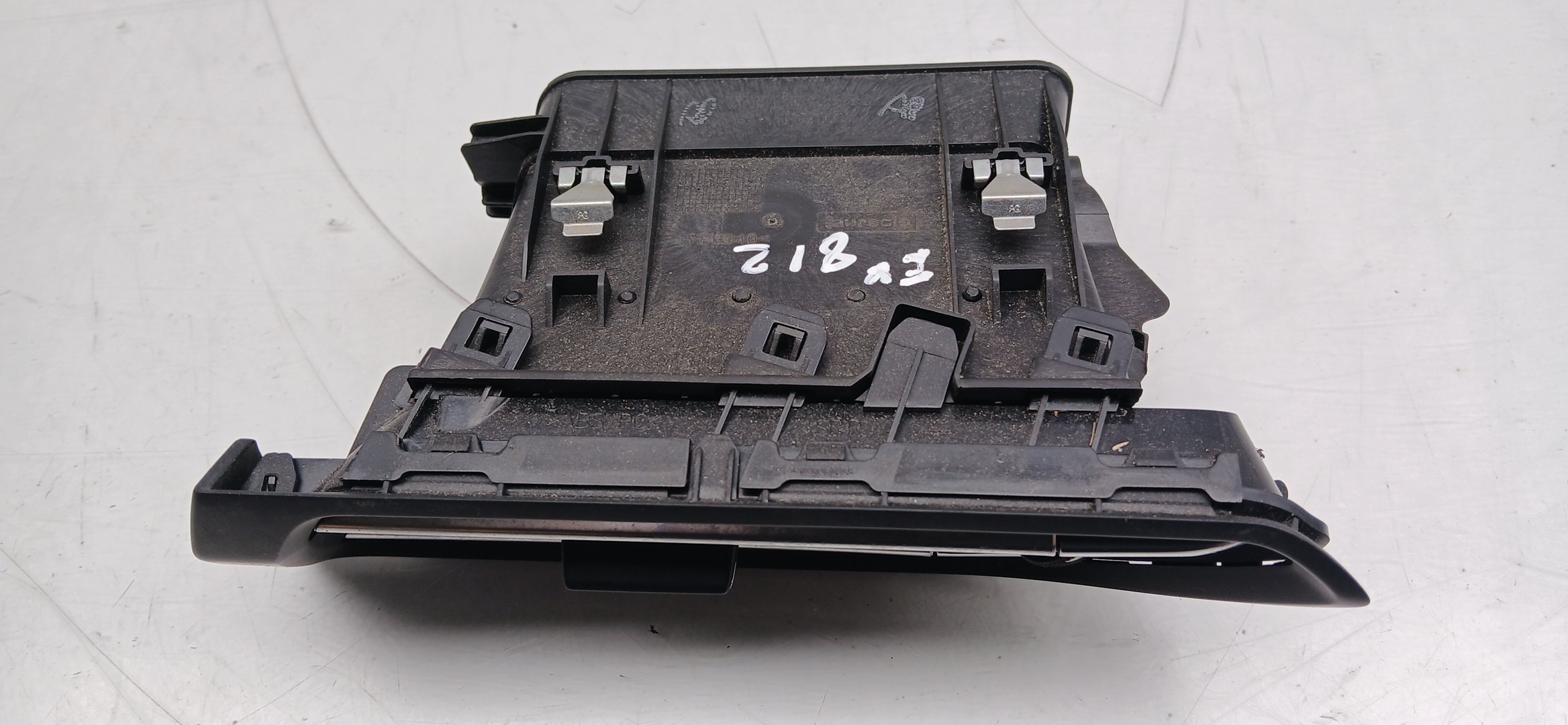 Diffuser / air vent PEUGEOT 308 SW II Imagem-2