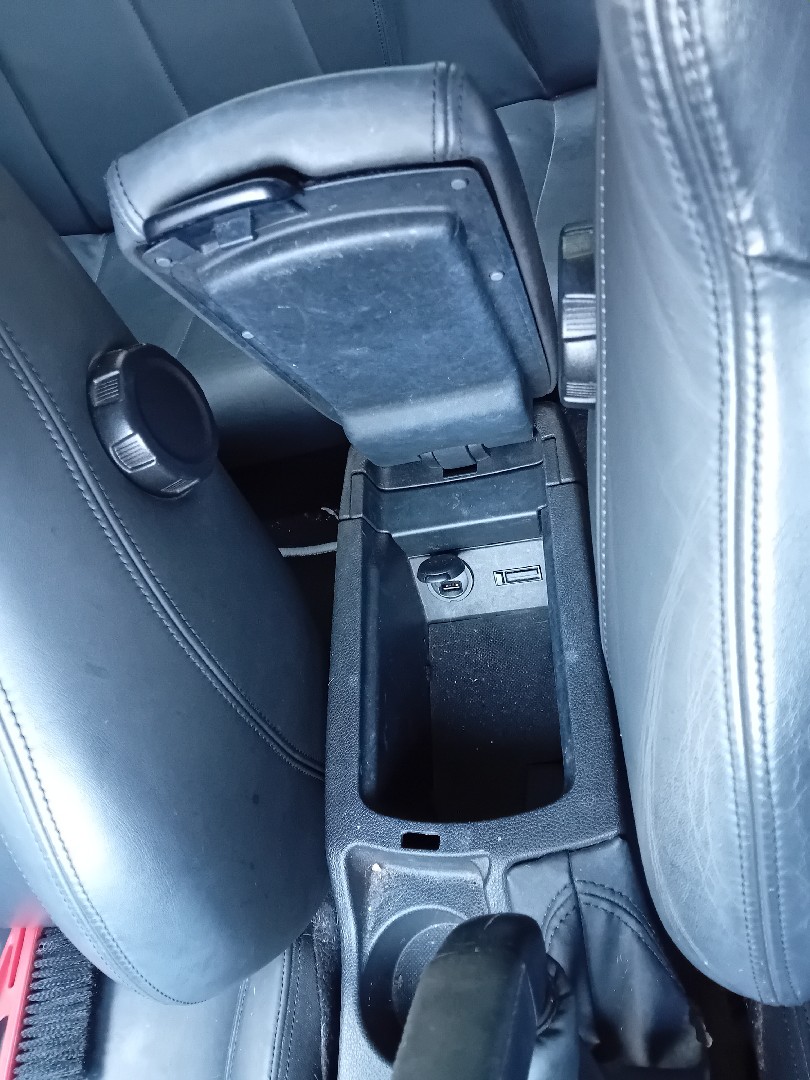 Armrest PEUGEOT RCZ Imagem-1