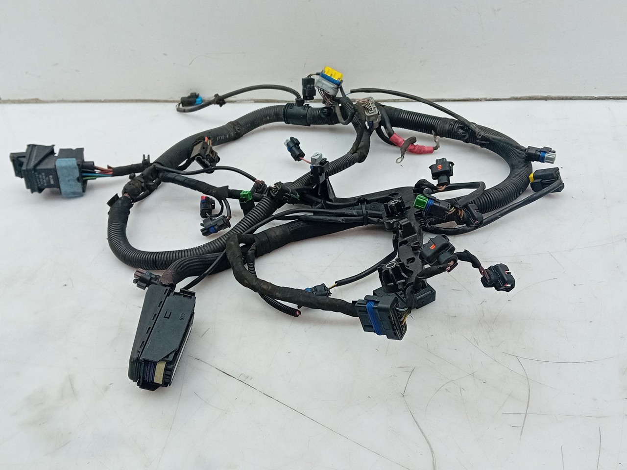 Engine electrical installation / engine wiring