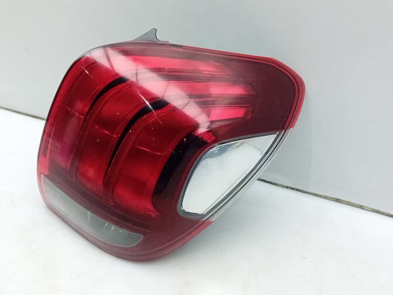 Right Tail light PEUGEOT 108 Imagem-1