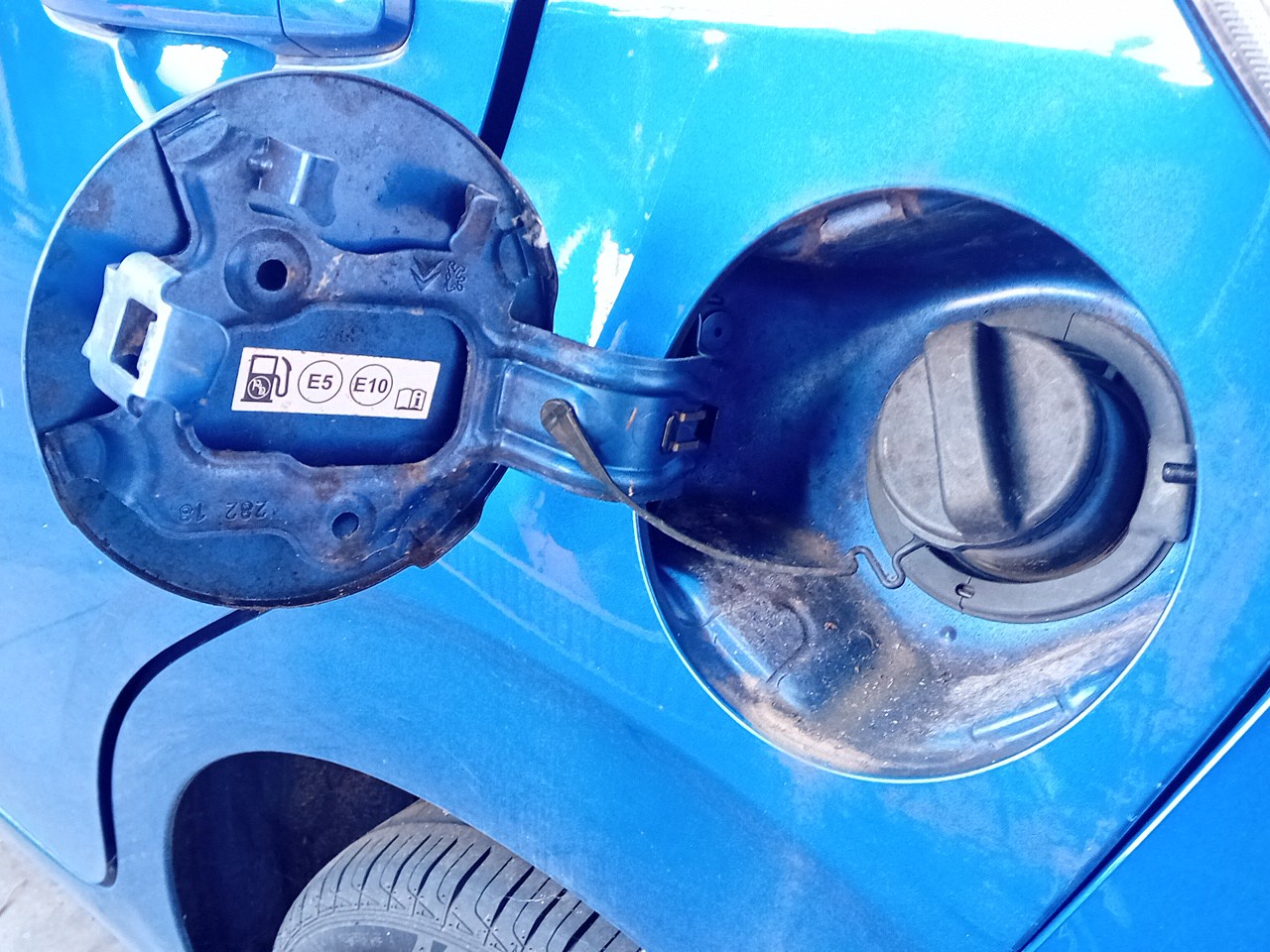 Fuel tank cap PEUGEOT 108 Imagem-1