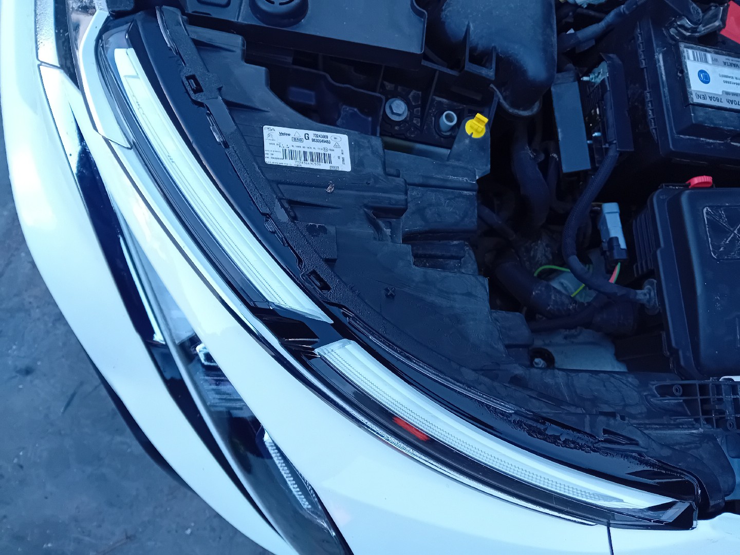 Luz circulação diurna esquerda CITROËN C4 III Imagem-1