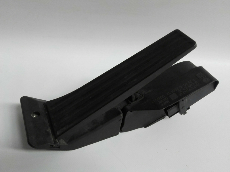 Pedal acelerador