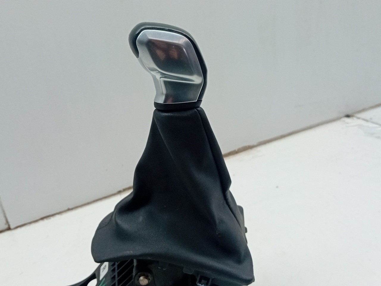 Gear lever shifter / knob  PEUGEOT 208 Imagem-1