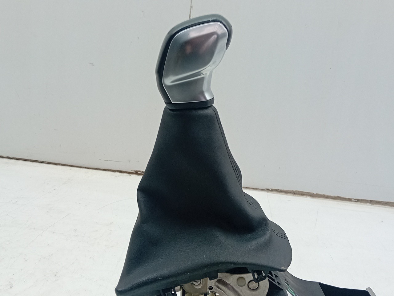 Gear lever shifter / knob  PEUGEOT 208 Imagem-2