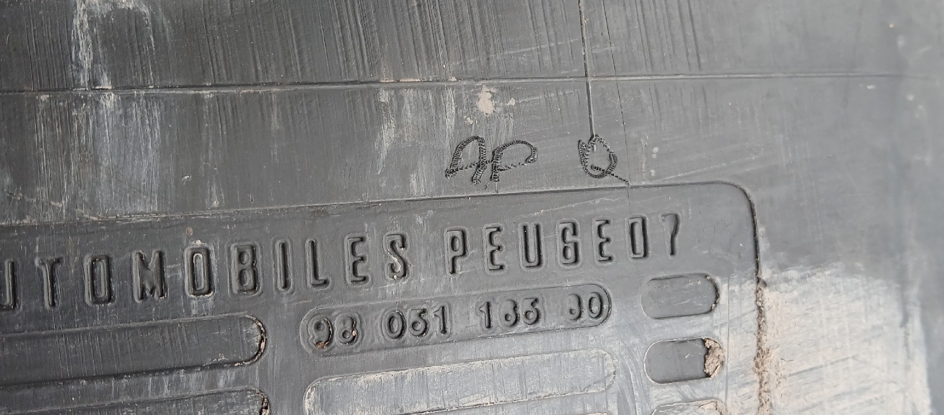 Fuel tank PEUGEOT 208 Imagem-3
