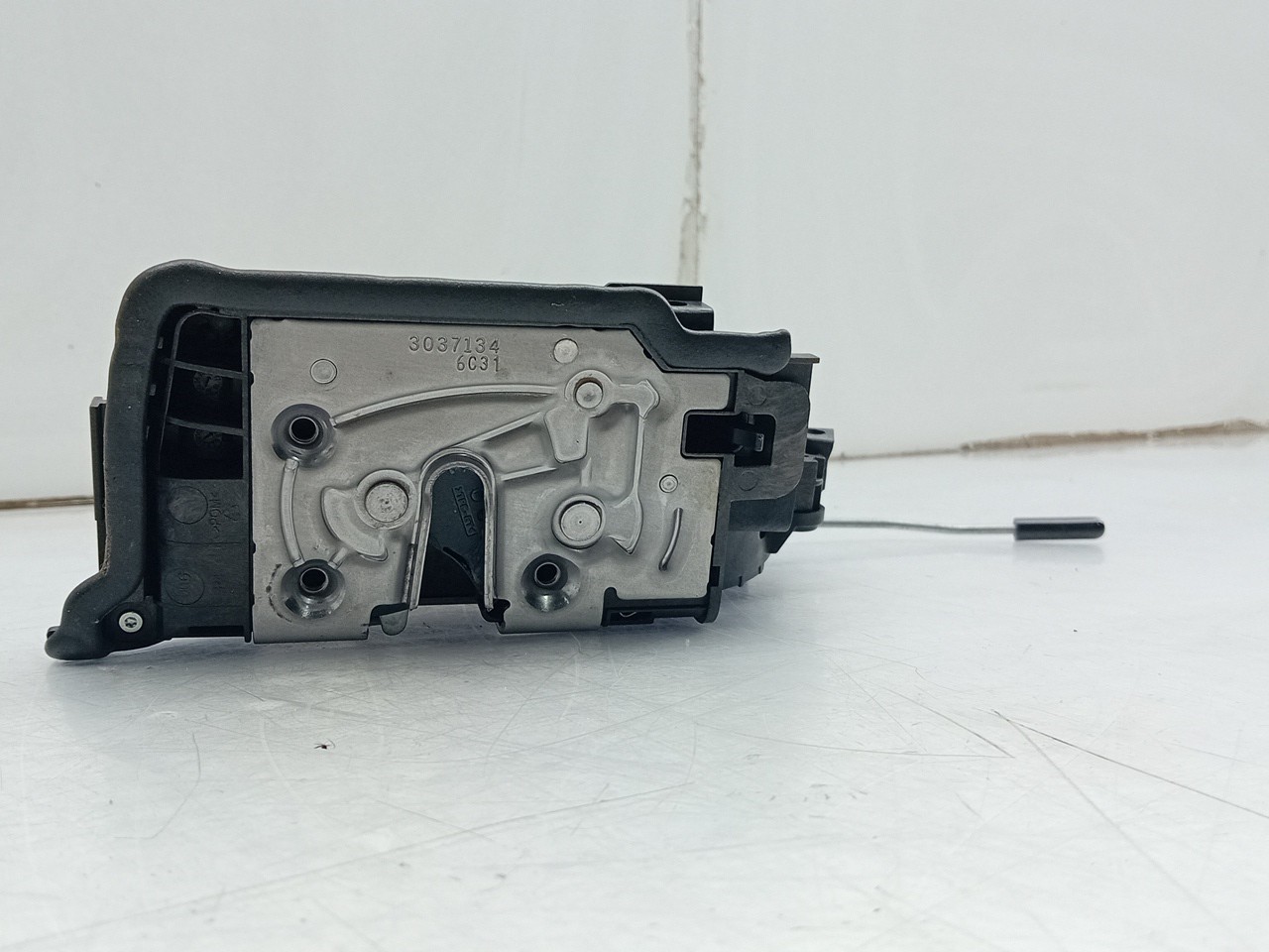 Fechadura / fecho porta trás direito BMW X5 (F15, F85) Imagem-1