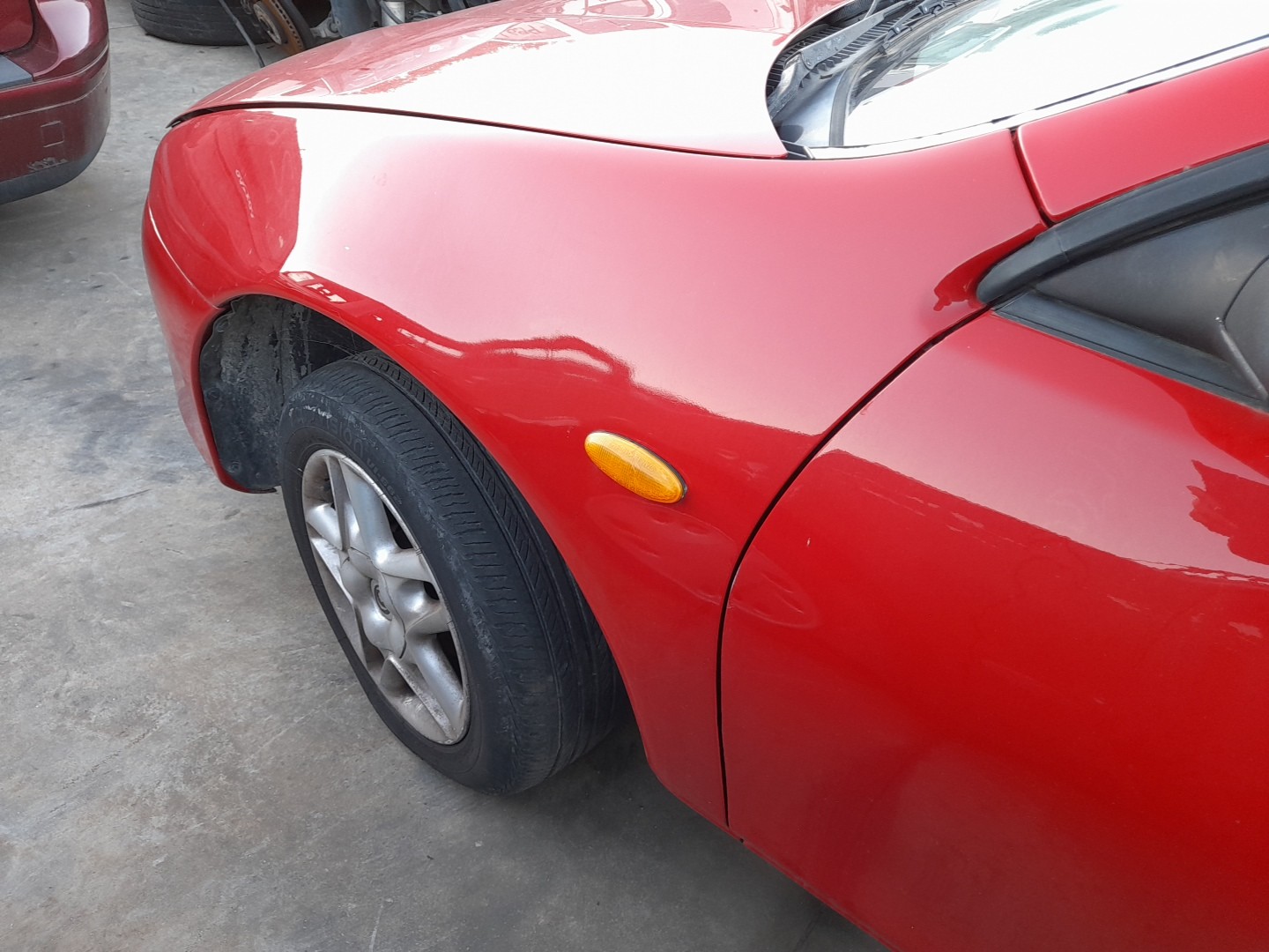 Guarda-lamas esquerdo MAZDA 323 F V (BA) Imagem-1