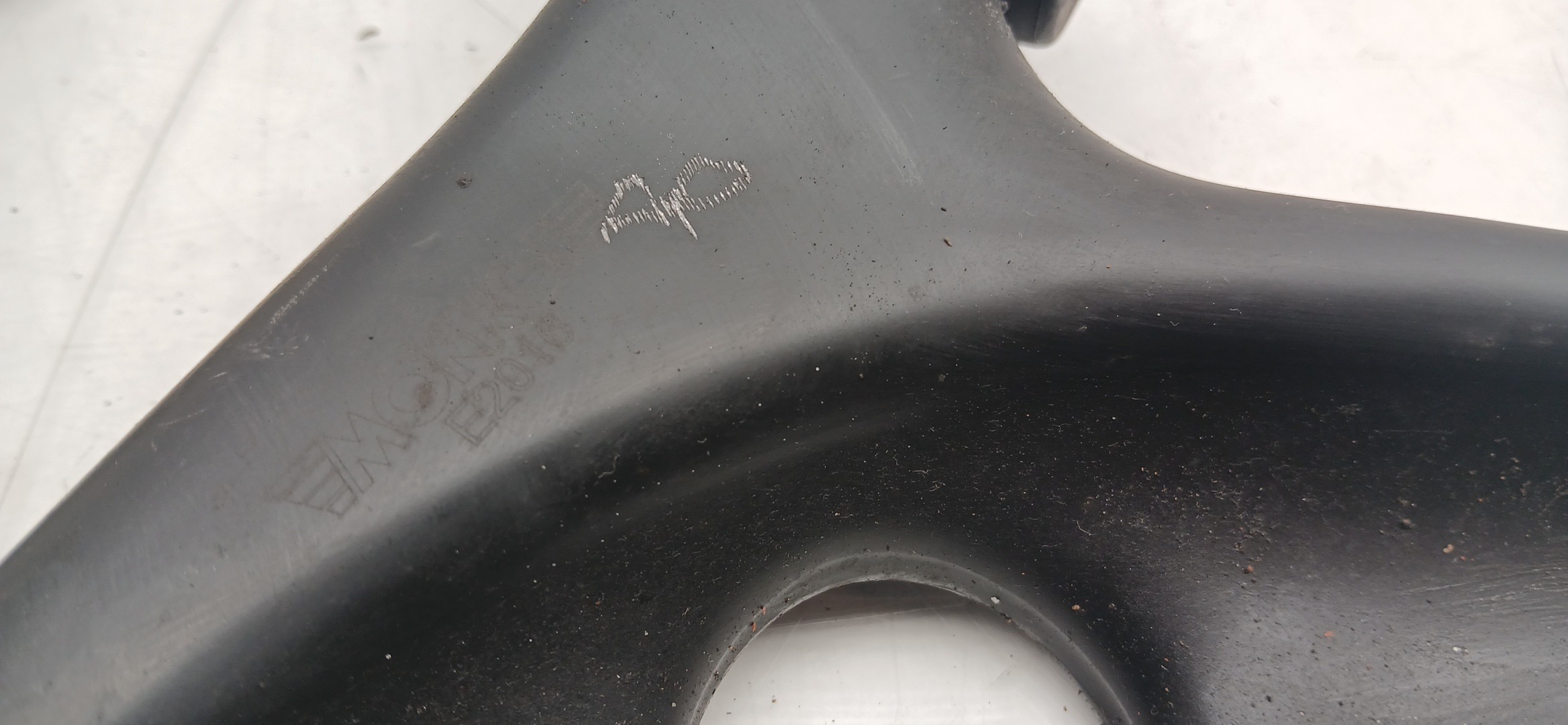 Brazo suspensión delantero izquierdo PEUGEOT 107 Imagem-2