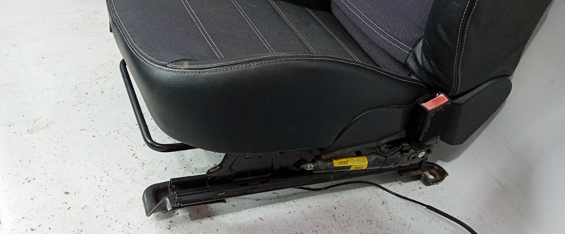 Right Front Seat FORD Focus II (DA_) Imagem-2