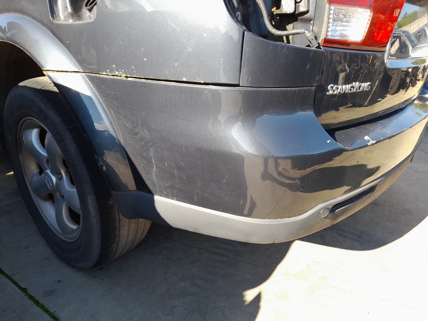 Parachoques Trasero SSANGYONG Kyron Imagem-1
