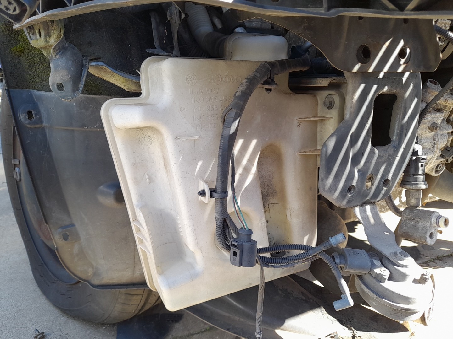 Windshield washer tank