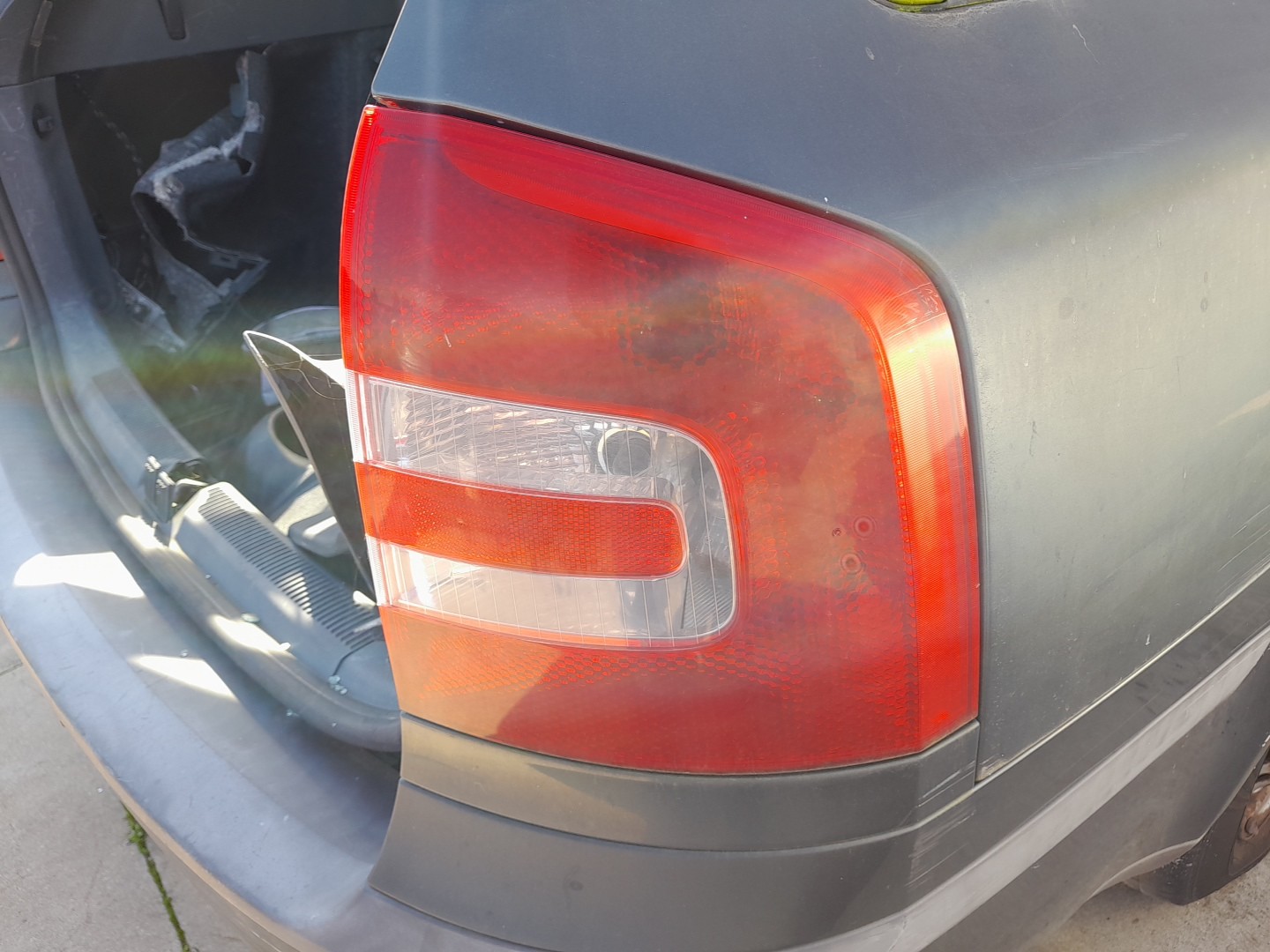 Right Tail light SKODA Octavia II Break (1Z5) Imagem-1