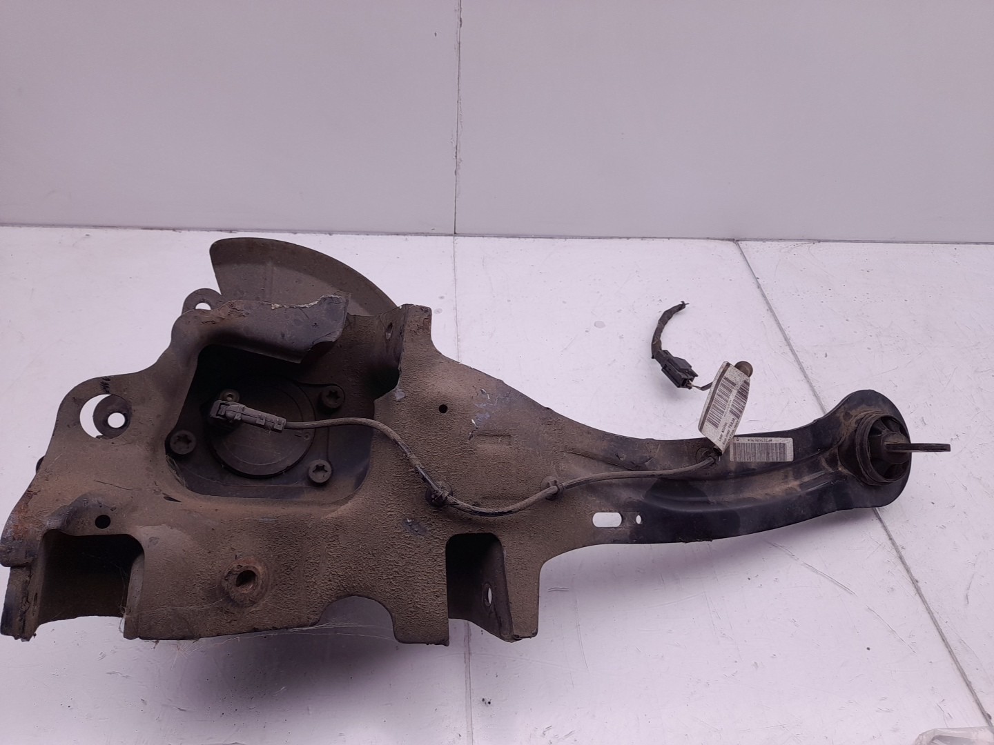 Left rear steering knuckle VOLVO V40 Hatchback Imagem-1