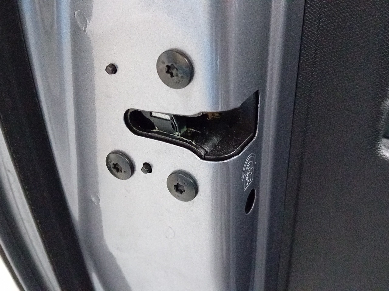 Fechadura / fecho porta trás esquerdo