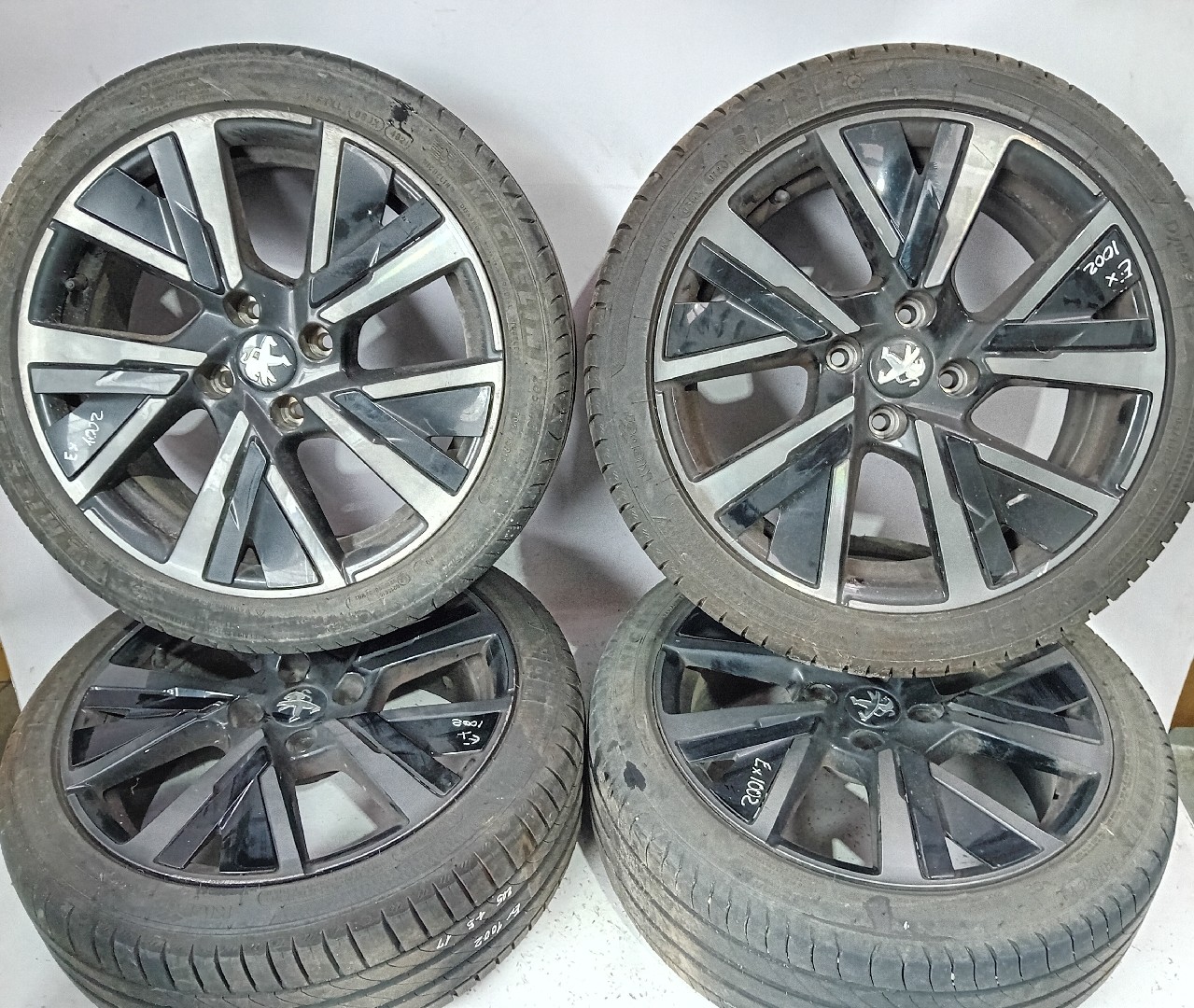 Conjunto de jantes PEUGEOT 208 II Imagem-1