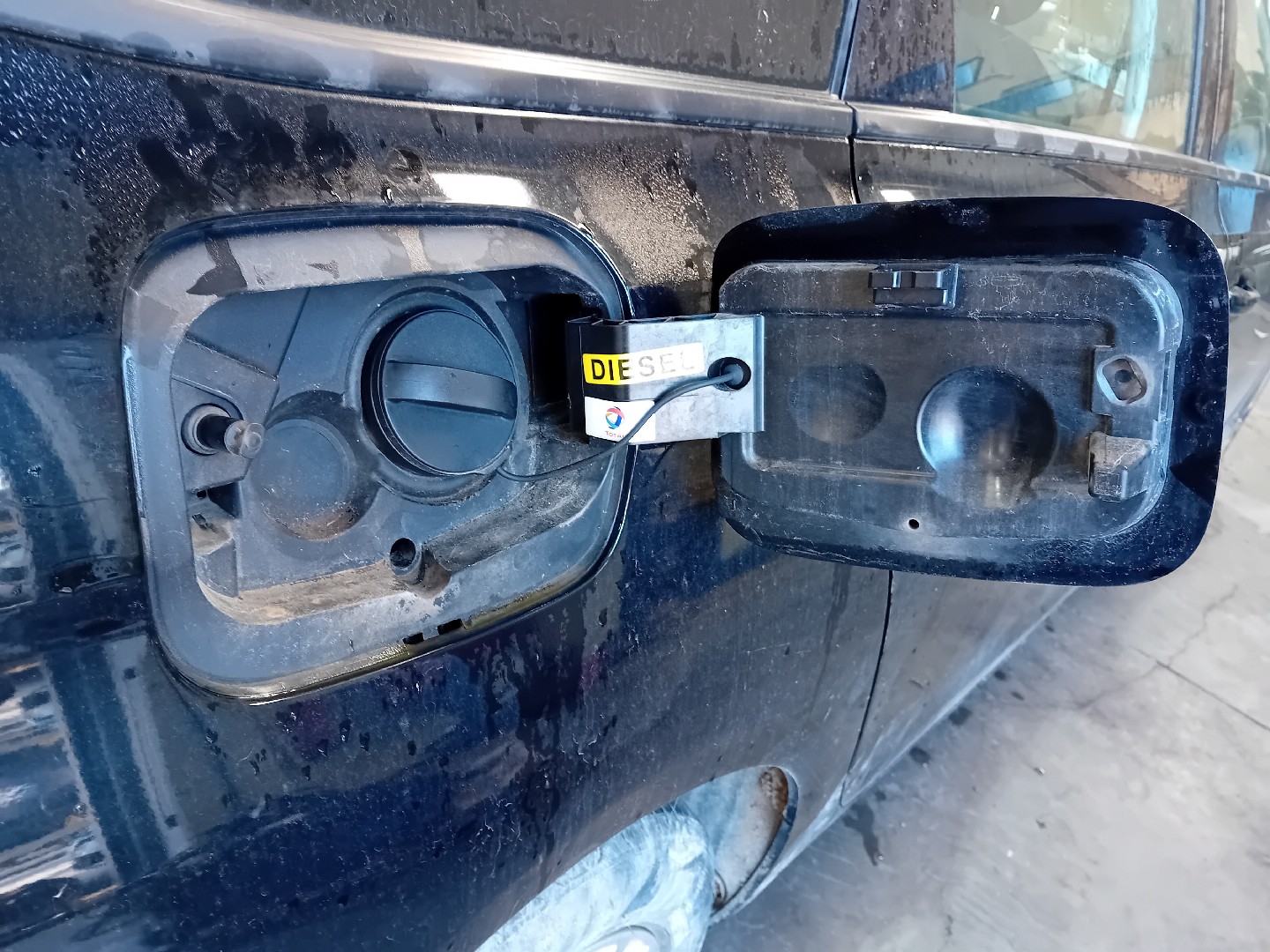Fuel tank cap PEUGEOT 308 SW II Van (LC_) Imagem-1
