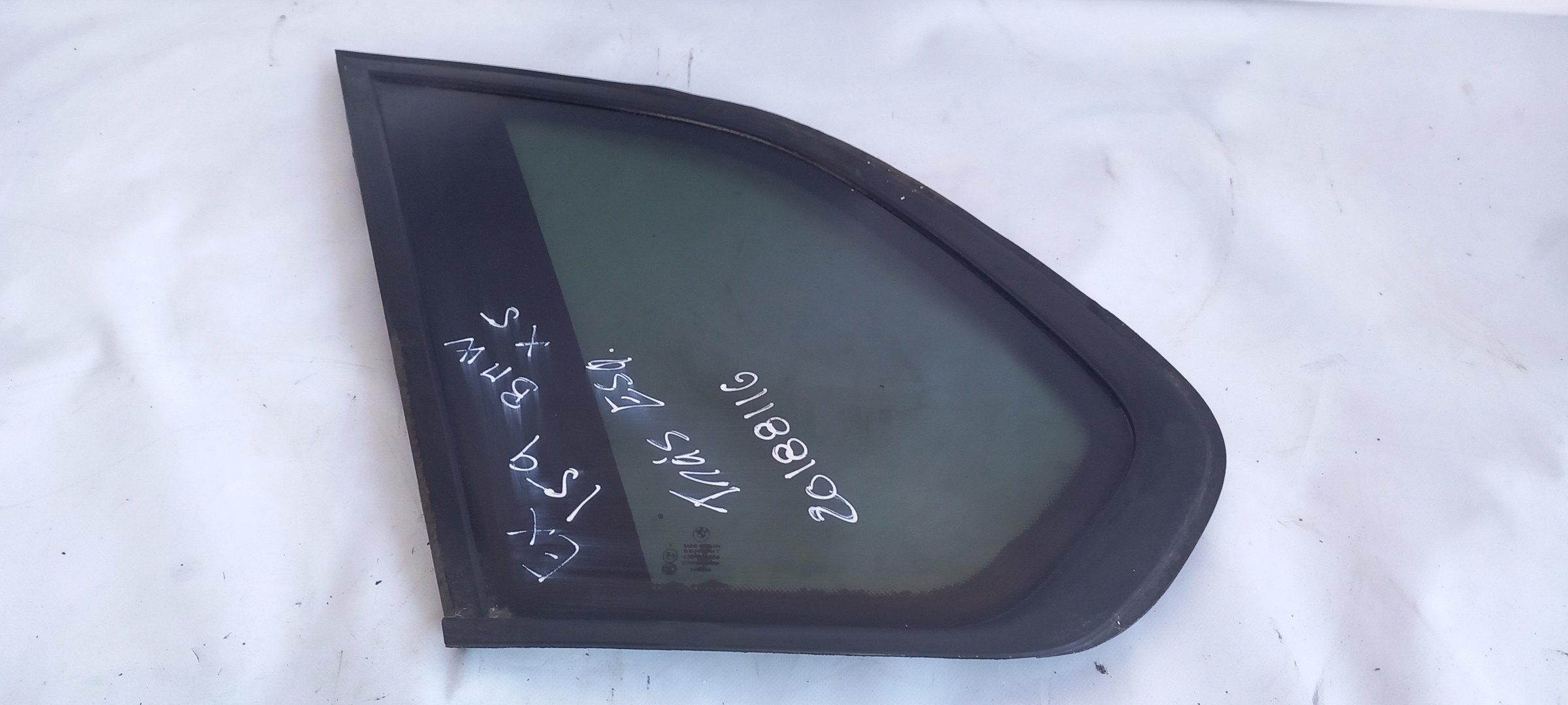 Left rear quarter glass