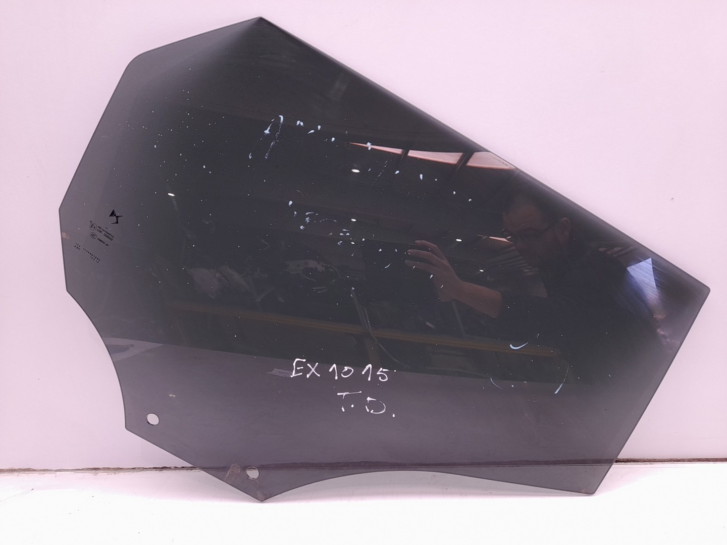 Right rear door glass
