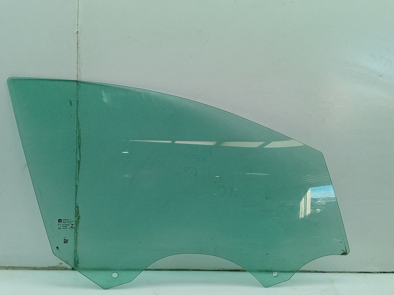 Right front door glass