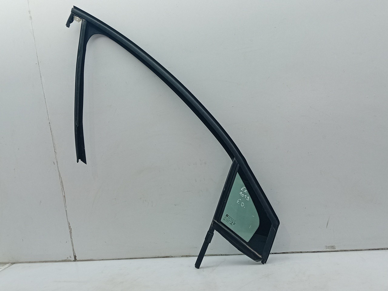 Right front triangle window