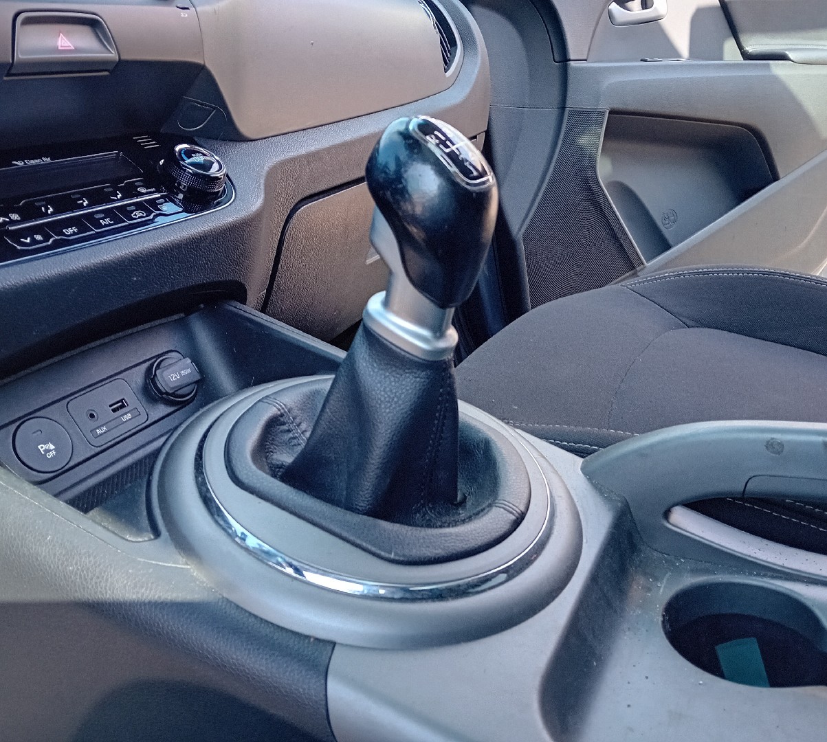Pomo / fuelle de cambios KIA Sportage (SL) Imagem-0