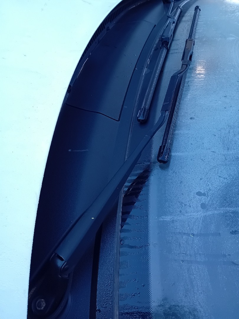 Windscreen wiper arm Left front