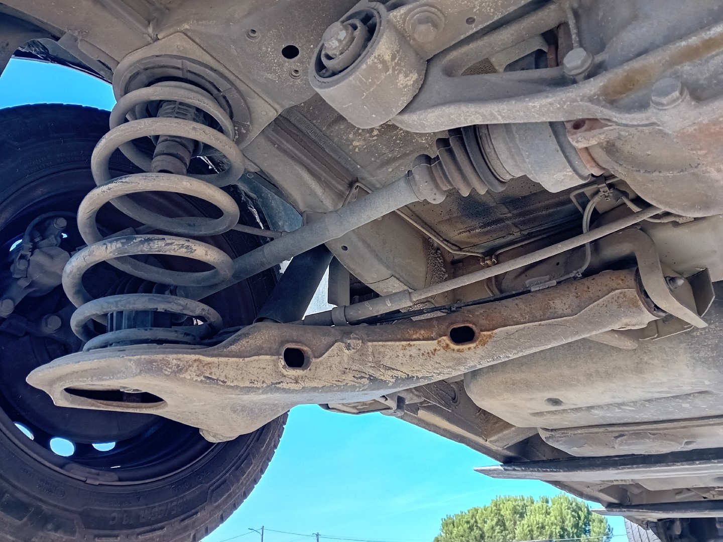Left front suspension arm
