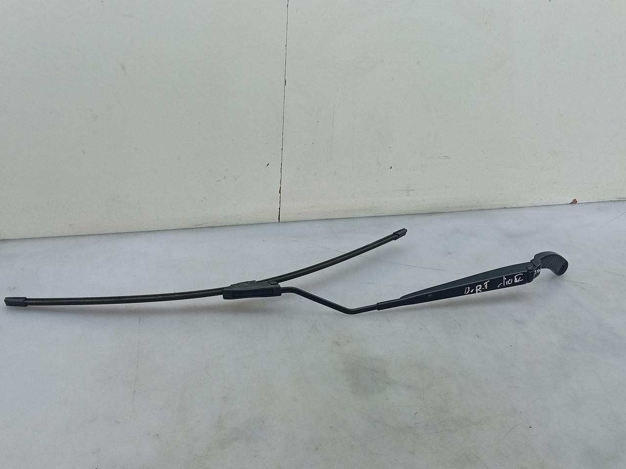 Windscreen wiper arm Right front
