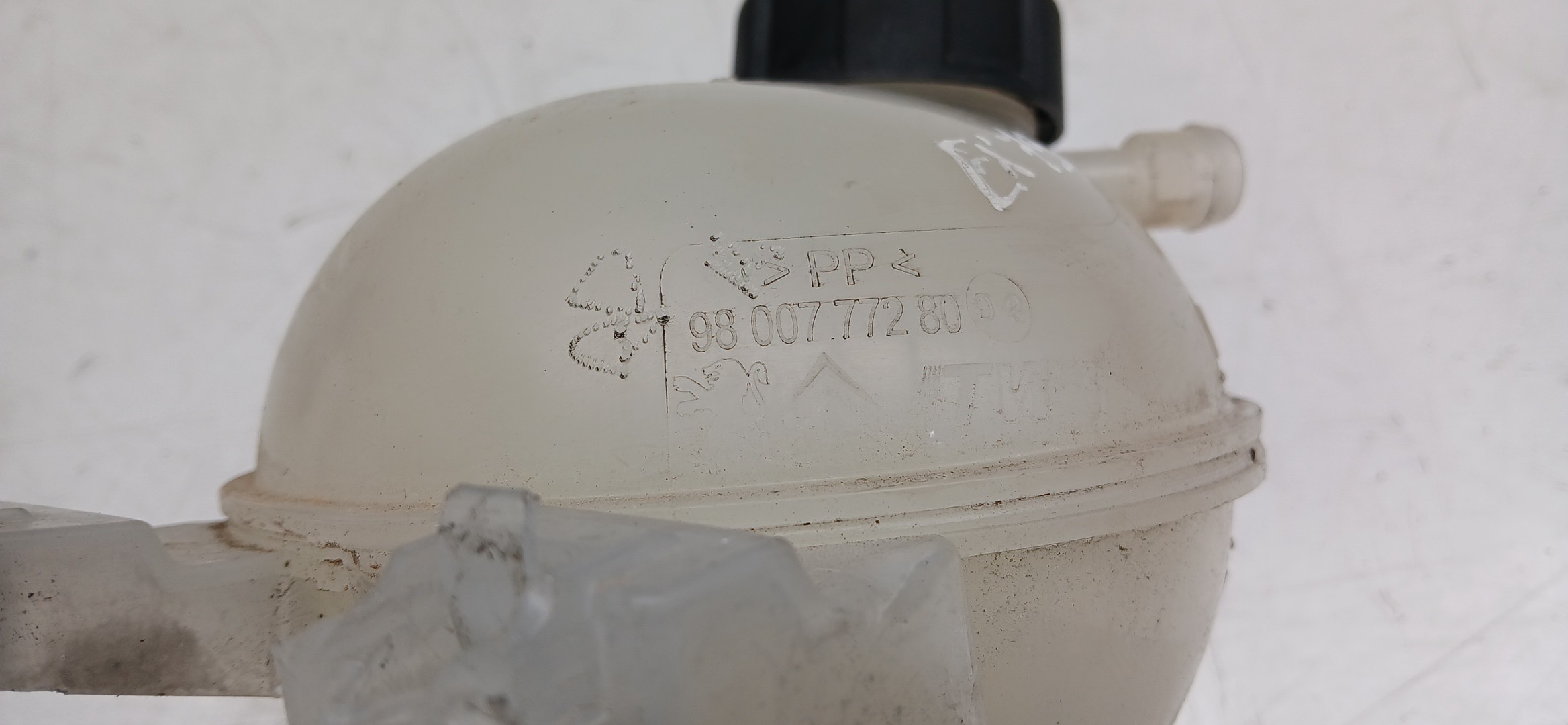 Coolant reservoir CITROËN C3 III (SX) Imagem-2