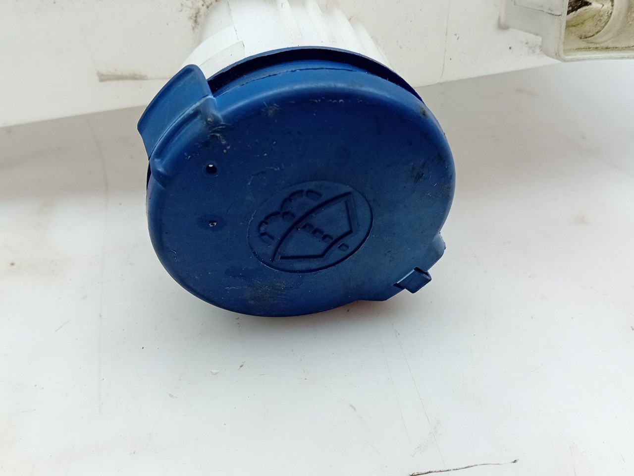 Windshield washer tank CITROËN C4 III Imagem-1
