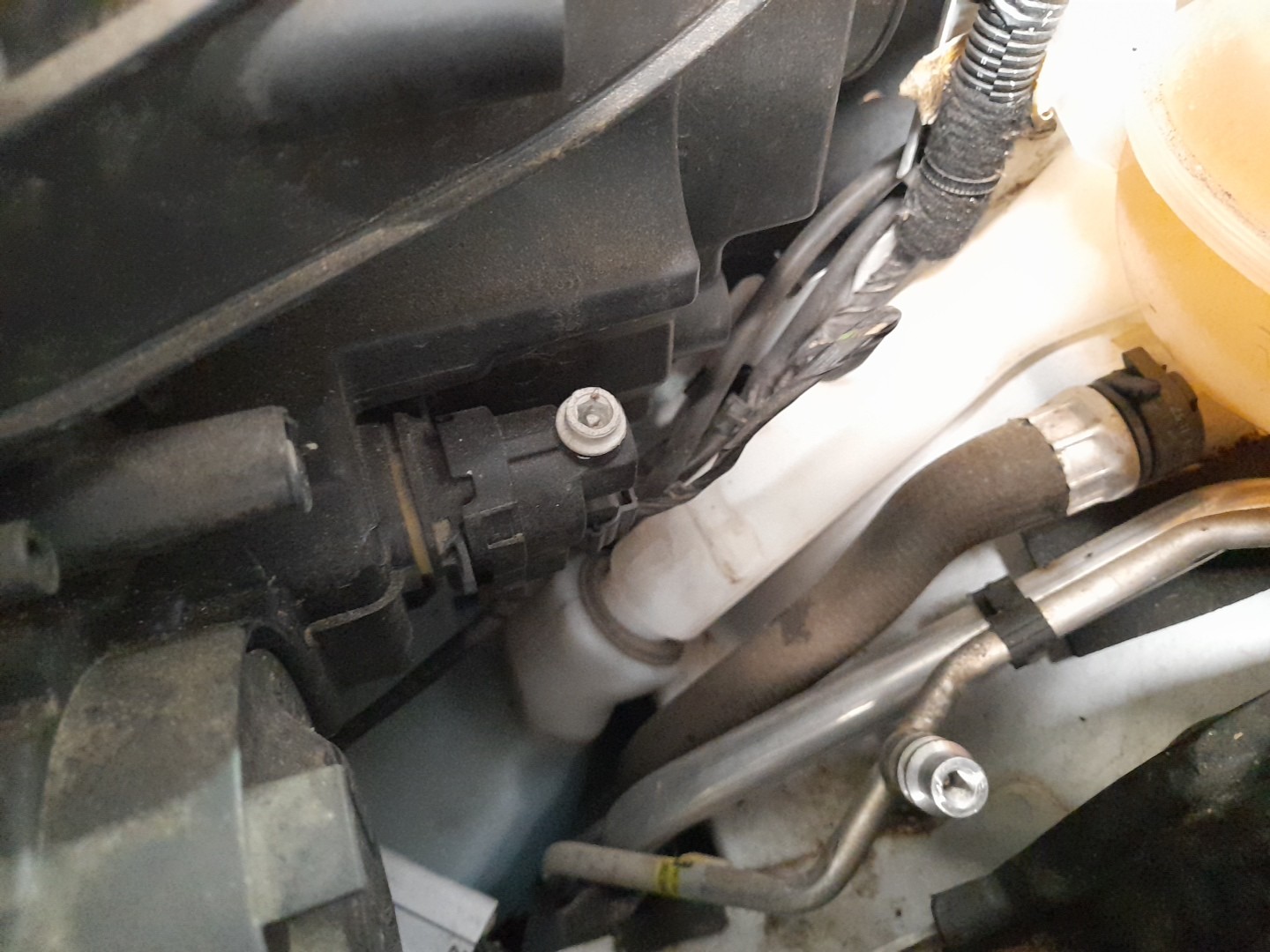 Windshield washer tank PEUGEOT 2008 I (CU_) Imagem-1