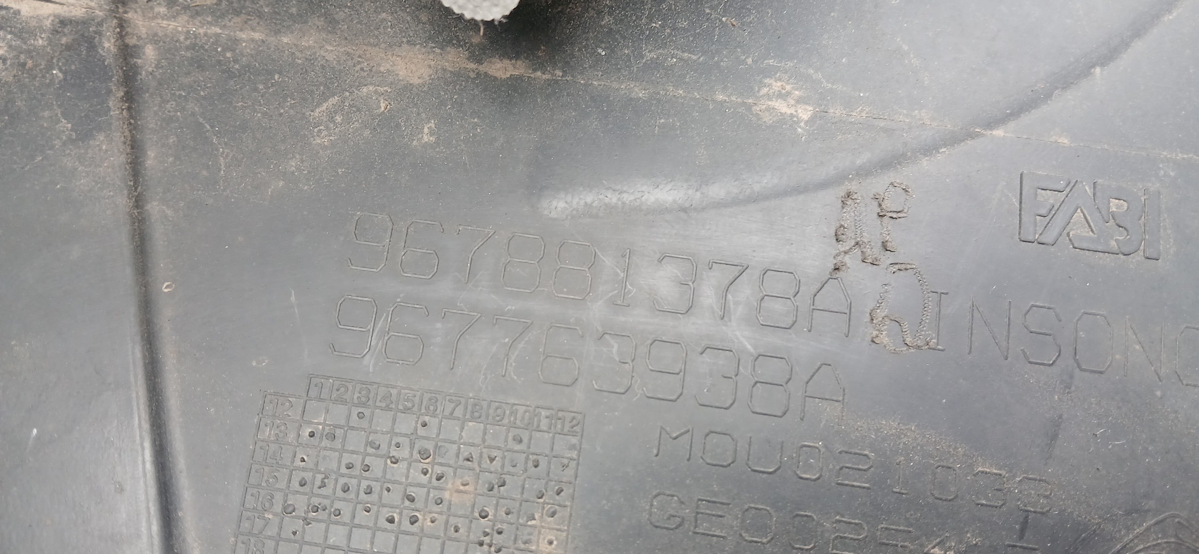Rear wheel arch left PEUGEOT 2008 I (CU_) Imagem-2