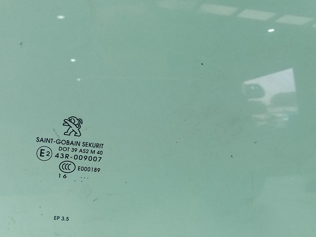Right front door glass PEUGEOT 2008 I (CU_) Imagem-1
