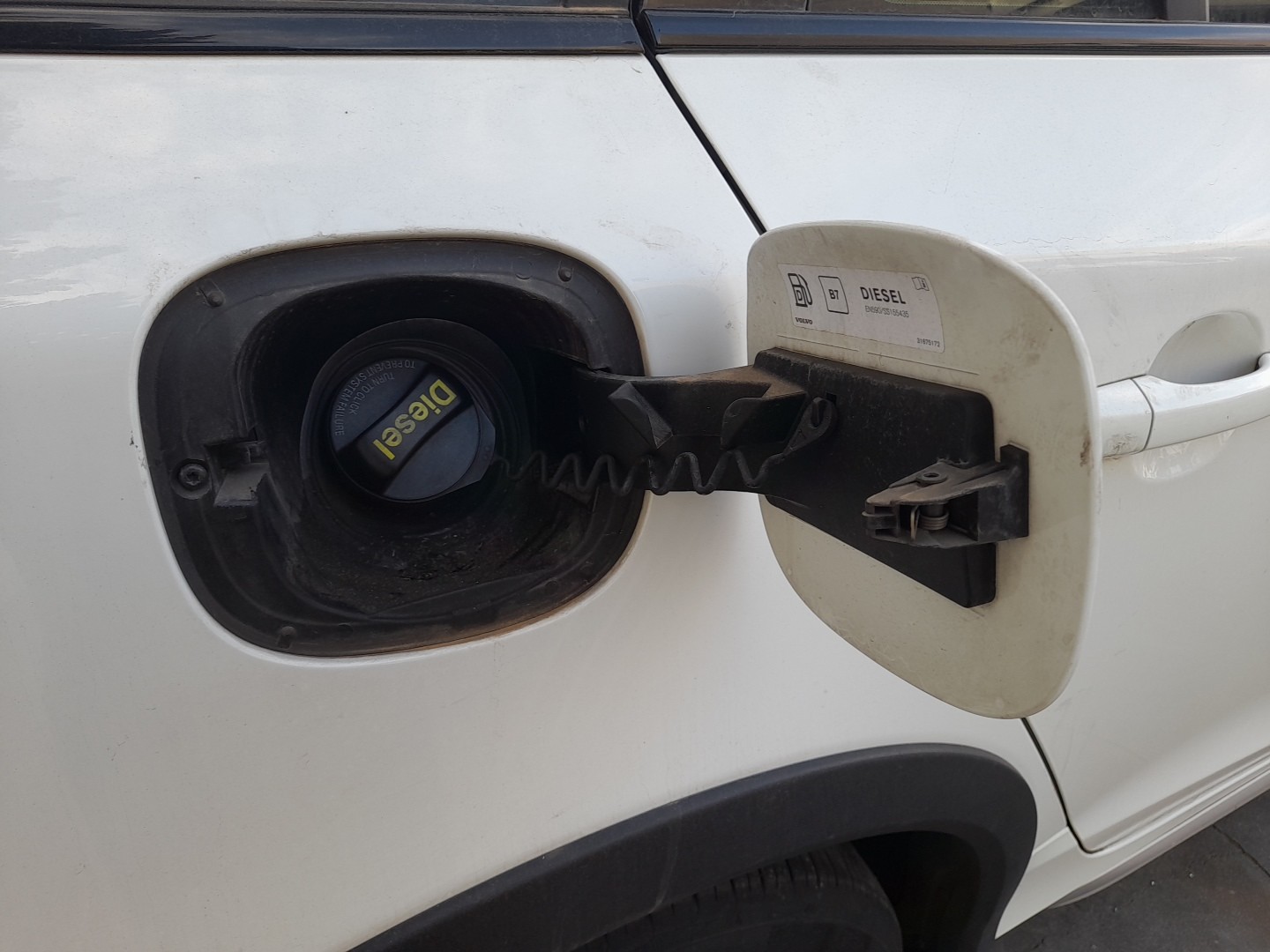 Tapa exterior combustible VOLVO V60 I (155) Imagem-1
