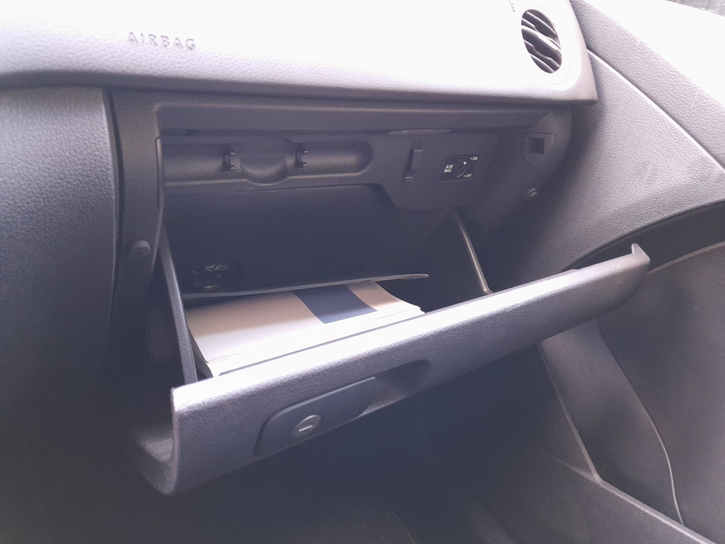 Boîte à gants VOLKSWAGEN Tiguan (5N) Imagem-1