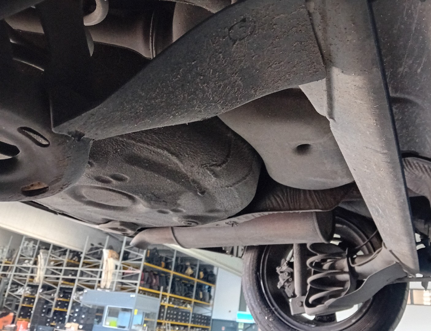 Eixo traseiro discos SKODA Rapid Liftback (NH3) Imagem-1